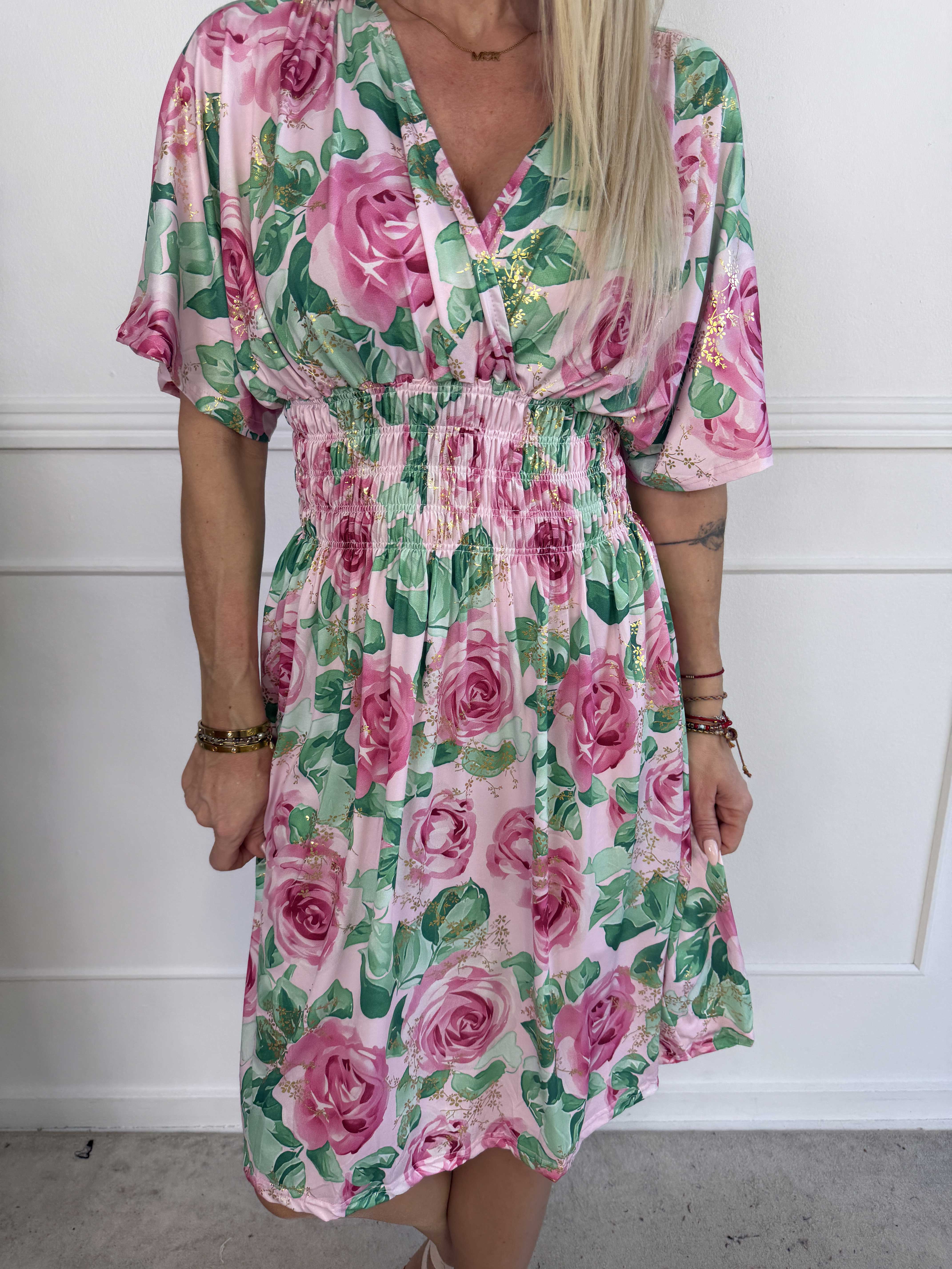 Pams Rose Short - Elastisk kjole med blomstermotiver og guld blade